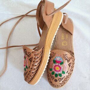 NEW Huaraches Mexican Leather Handmade Sandals Embroidery US Size 8 Camel